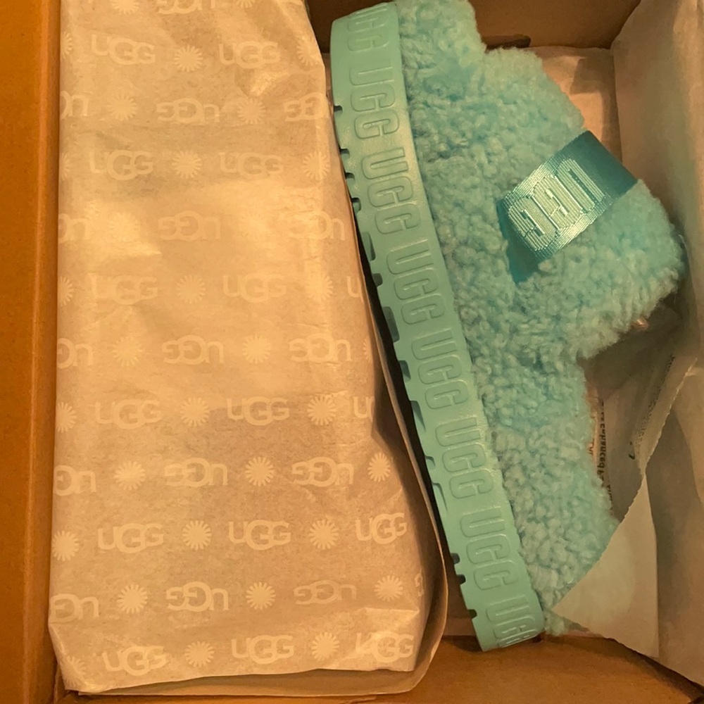 UGG Fluffita Clear Water Blue Size 7 Very Gently Used in Box